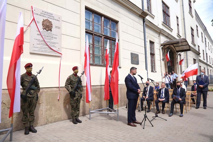 Tablica w hołdzie żołnierzom Armii Ochotniczej