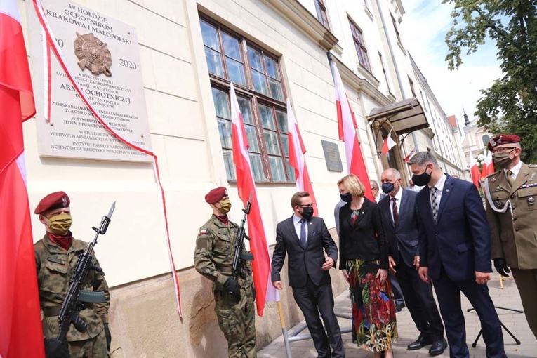 Tablica w hołdzie żołnierzom Armii Ochotniczej