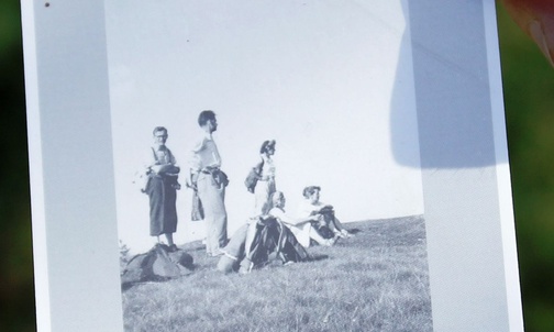 Zdjęcie z wędrówki ks. Karola Wojtyły na Romankę w 1953 roku.