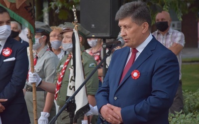 Burmistrz Gowna wyraził radość z faktu, że wszyscy współnie woddają cześć bohaterom.