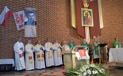 Ubiegłoroczna Msza św. w Pelagowie-Trablicaach z modlitwą o wyniesienie na ołtarze kapłana-męczennika.