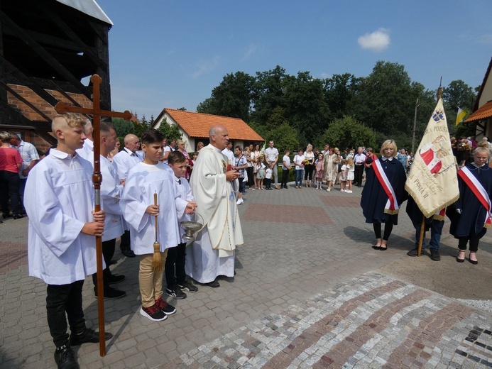 Poświęcenie pomnika św. Jana Pawła II w Szlichtyngowej