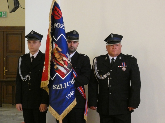 Poświęcenie pomnika św. Jana Pawła II w Szlichtyngowej