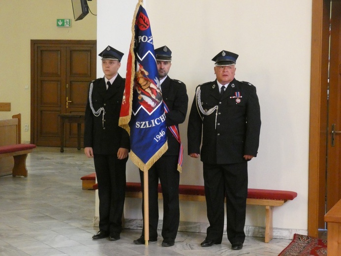 Poświęcenie pomnika św. Jana Pawła II w Szlichtyngowej