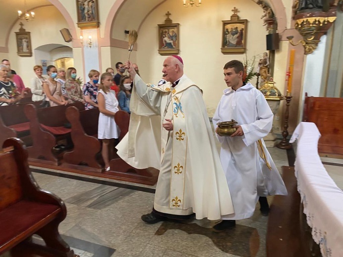 Odpust w Różance. Niespodziewanie pojawił się biskup
