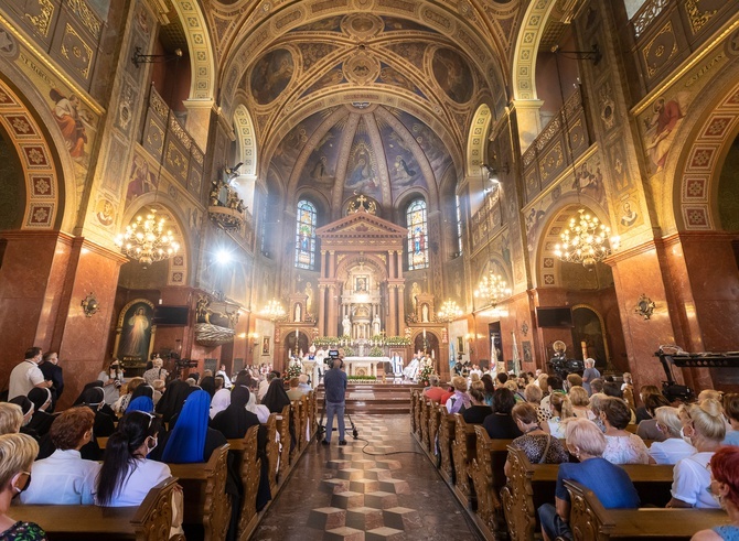 Kobiety u Matki Bożej Piekarskiej 