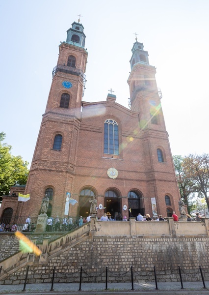 Kobiety u Matki Bożej Piekarskiej 