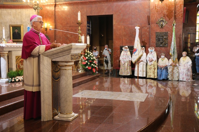 Kobiety u Matki Bożej Piekarskiej (2)