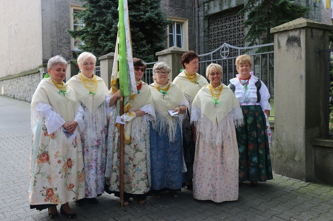 Kobiety u Matki Bożej Piekarskiej (2)