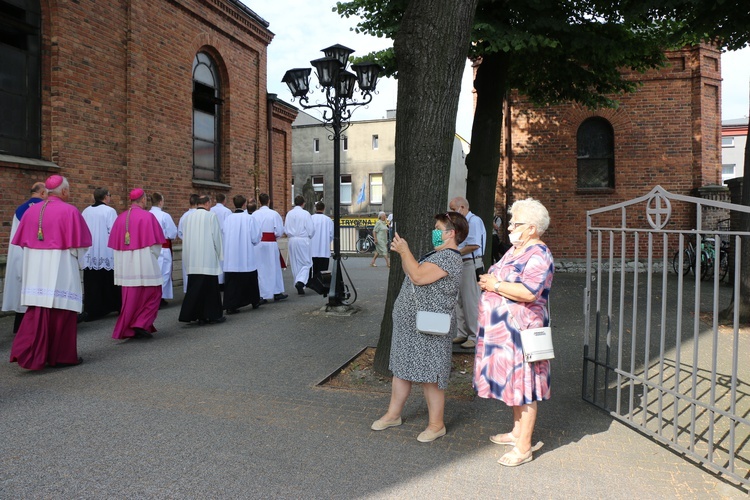 Kobiety u Matki Bożej Piekarskiej (2)