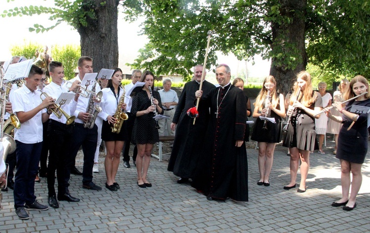 Krzyżanowice. Błogosławieństwo odnowionej dzwonnicy