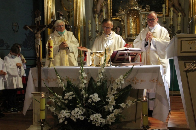 Krzyżanowice. Błogosławieństwo odnowionej dzwonnicy