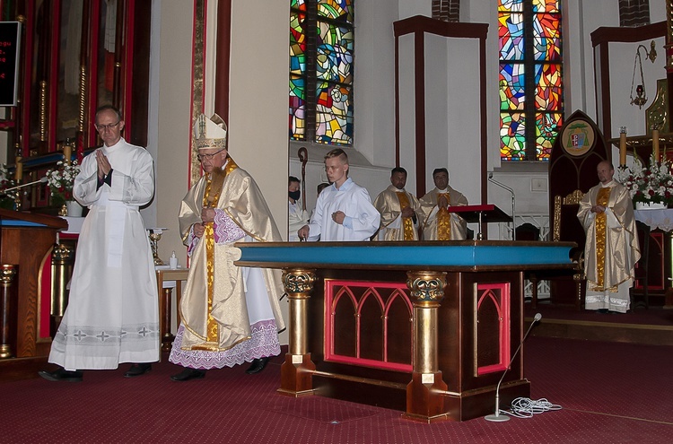 Konsekracja ołtarza w Złocieńcu, cz. 1