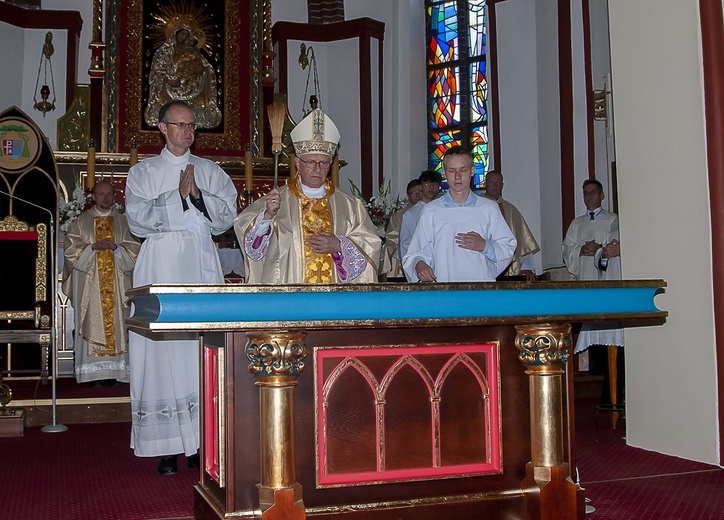 Konsekracja ołtarza w Złocieńcu, cz. 1