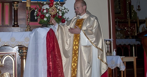 Konsekracja ołtarza w Złocieńcu, cz. 1