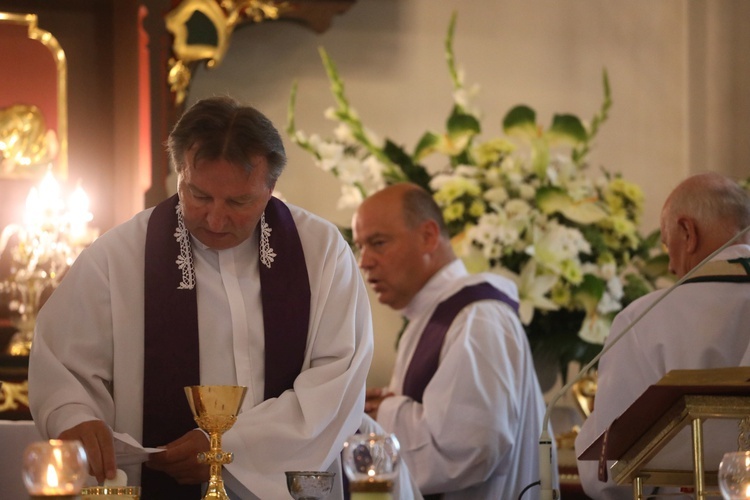 Ostatnie pożegnanie ks. kan. Władysława Urbańczyka w Rybarzowicach 