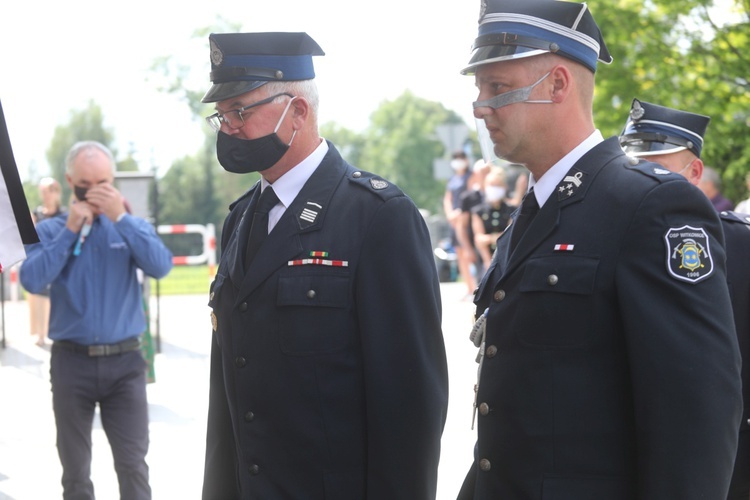 Ostatnie pożegnanie ks. kan. Władysława Urbańczyka w Rybarzowicach 