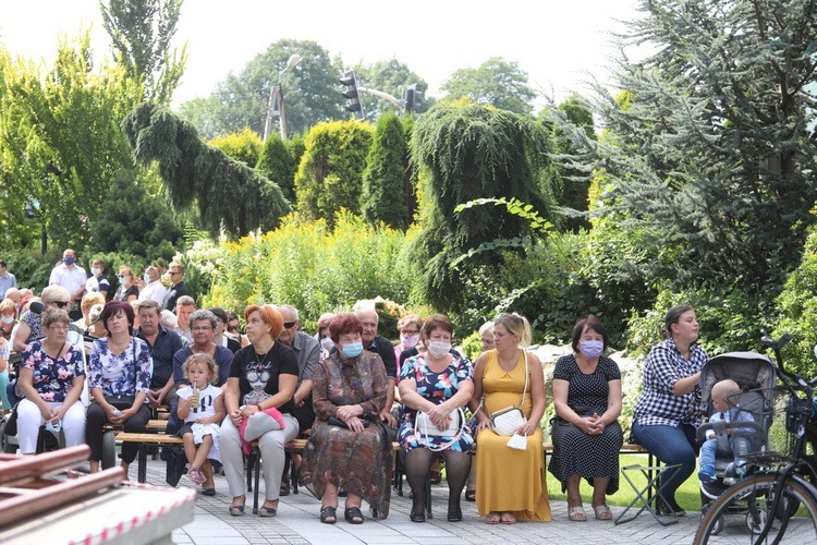 Ostatnie pożegnanie ks. kan. Władysława Urbańczyka w Rybarzowicach 