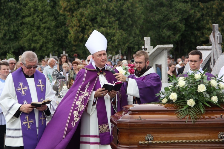 Lubzina. Uroczystości pogrzebowe śp. ks. Jaromira Buczaka