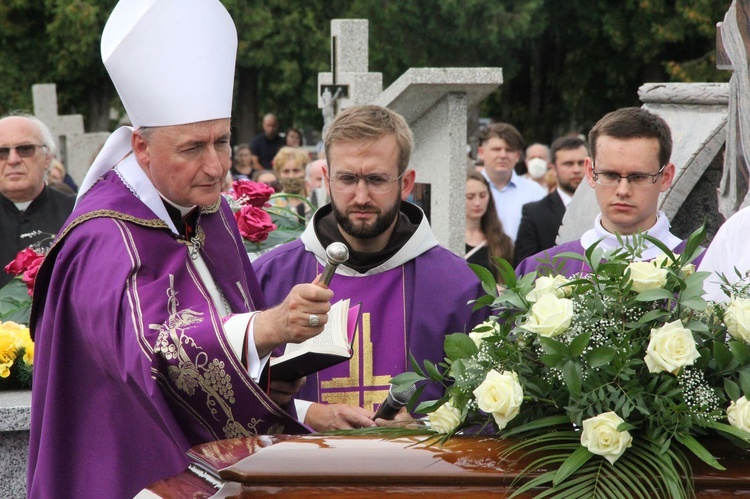 Lubzina. Uroczystości pogrzebowe śp. ks. Jaromira Buczaka