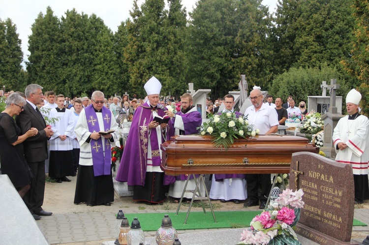 Lubzina. Uroczystości pogrzebowe śp. ks. Jaromira Buczaka