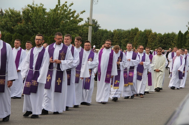 Lubzina. Uroczystości pogrzebowe śp. ks. Jaromira Buczaka