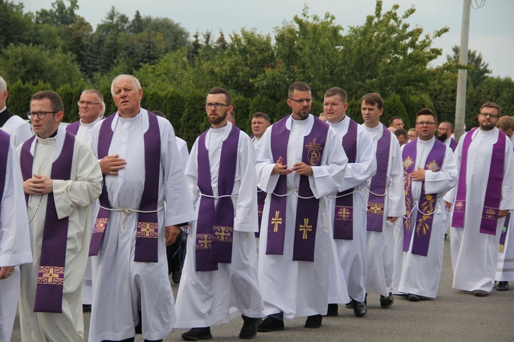 Lubzina. Uroczystości pogrzebowe śp. ks. Jaromira Buczaka