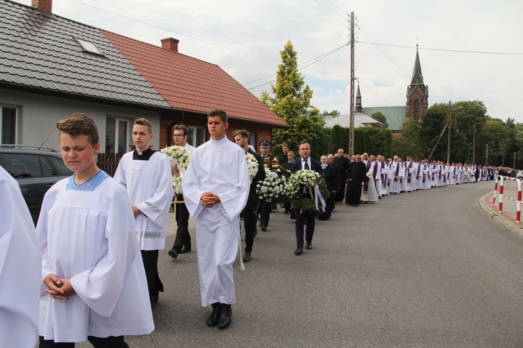 Lubzina. Uroczystości pogrzebowe śp. ks. Jaromira Buczaka