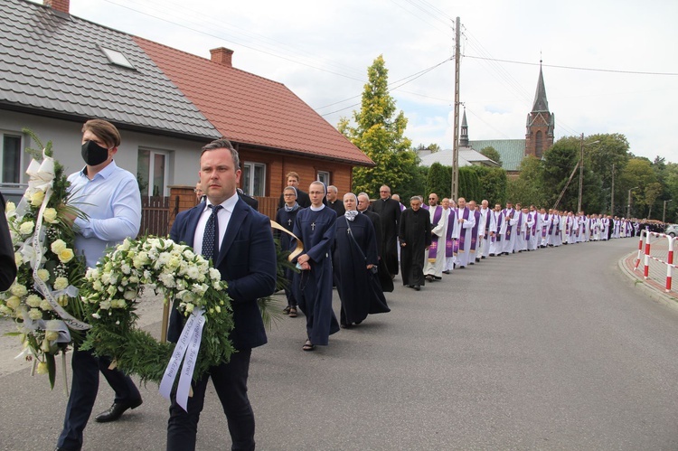 Lubzina. Uroczystości pogrzebowe śp. ks. Jaromira Buczaka