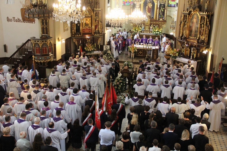 Lubzina. Uroczystości pogrzebowe śp. ks. Jaromira Buczaka