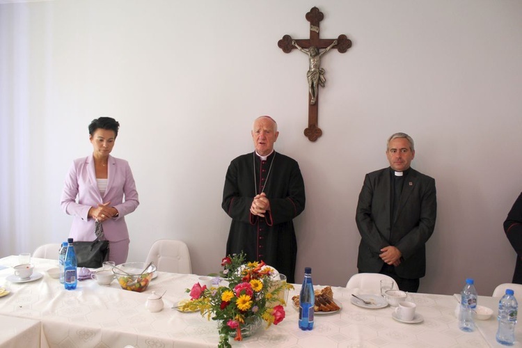 Poświęcenie Domu Samotnej Matki w Pieszycach