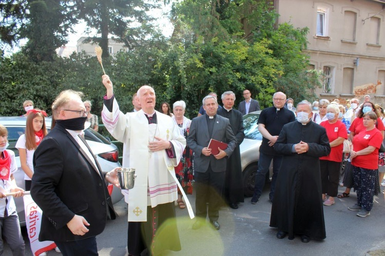 Poświęcenie Domu Samotnej Matki w Pieszycach