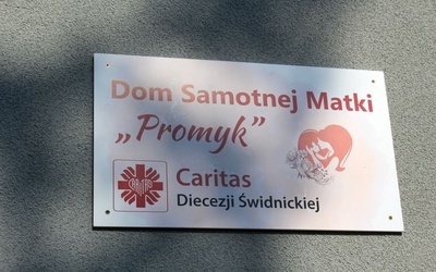 Poświęcenie Domu Samotnej Matki w Pieszycach