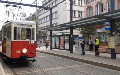 Katowice. W 100. rocznicę wybuchu II powstania śląskiego na ulice wyjechał tramwaj powstańczy