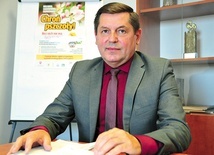 ▲	Janusz Bodziacki podkreśla priorytet edukacji w trosce o ekologiczne życie.