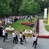  Eucharystia zakończyła się procesją z relikwiami i Najświętszym Sakramentem.