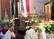 – Hetmance żołnierza polskiego polecamy Wojsko Polskie w dniu jego święta – mówił biskup.