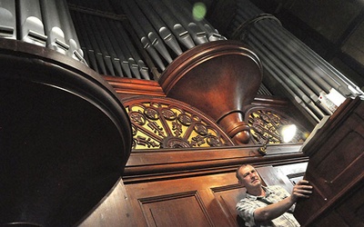 ▲	Według portalu musicamsacram.pl witnickie organy  to drugi co do wielkości mechaniczny instrument W. Sauera w Polsce.  Od pięciu lat gra na nich Tomasz Pierzchalski.