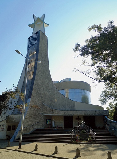 Comiesięczne Eucharystie i nabożeństwa w intencji chorych na raka są odprawiane w kościele przy ul. Bujwida 51 we Wrocławiu.