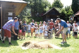 Codzienny wysiłek kształtował na wsi mięśnie i charaktery.