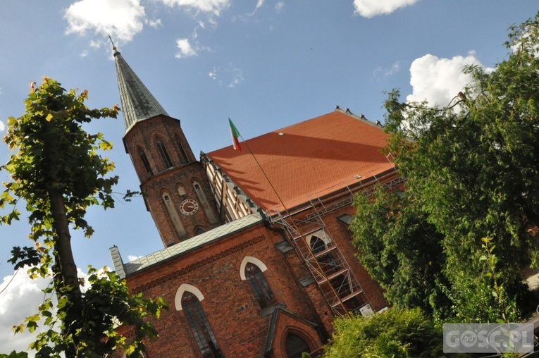 Zapraszamy do kościoła pw. Podwyższenia Krzyża Świętego w Sulechowie