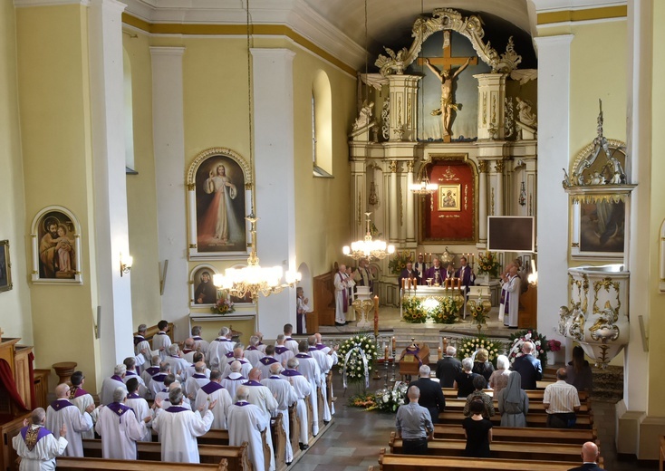 Płock. Pogrzeb ks. prał. Włodzimierza Kilisia (1927-2020)