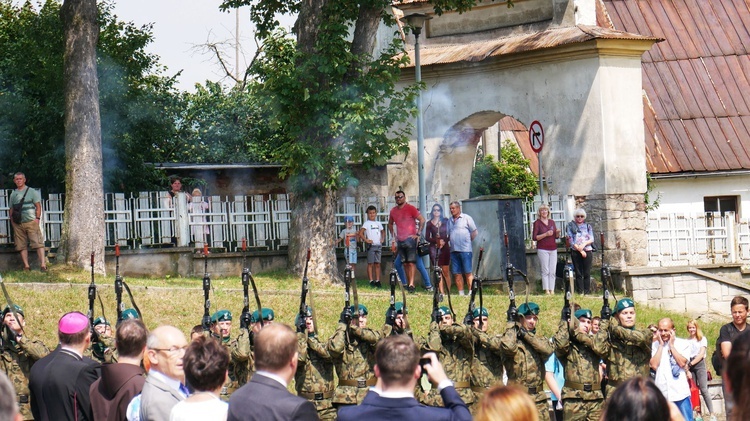 Nowa Ruda. Pieszo do Wambierzyc na 40-lecie koronacji