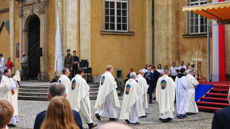 Nowa Ruda. Pieszo do Wambierzyc na 40-lecie koronacji