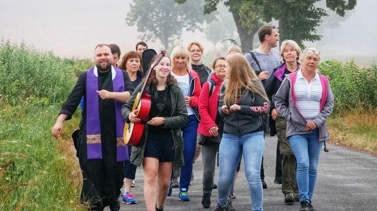 Nowa Ruda. Pieszo do Wambierzyc na 40-lecie koronacji