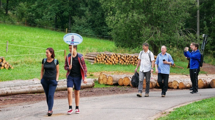 Nowa Ruda. Pieszo do Wambierzyc na 40-lecie koronacji