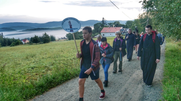 Nowa Ruda. Pieszo do Wambierzyc na 40-lecie koronacji