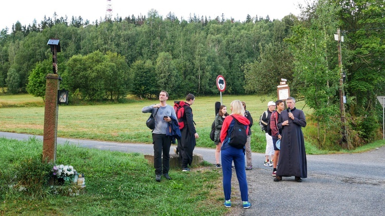 Nowa Ruda. Pieszo do Wambierzyc na 40-lecie koronacji