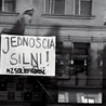Plakaty, które rozwieszano nielegalnie we Wrocławiu, także wiele mówiły o wsparciu społeczeństwa dla strajkujących.