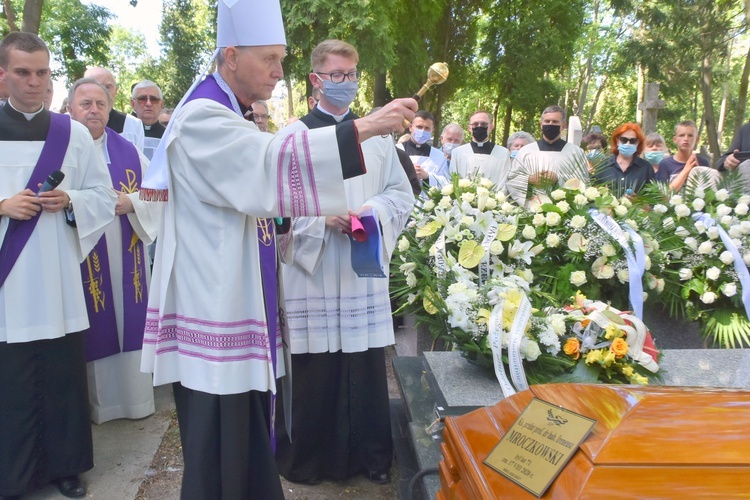 Płock. Pogrzeb ks. prof. Ireneusza Mroczkowskiego (1949-2020)